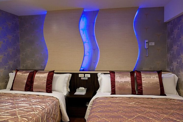 Room 6 of 33