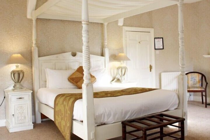 Room 4 of 30