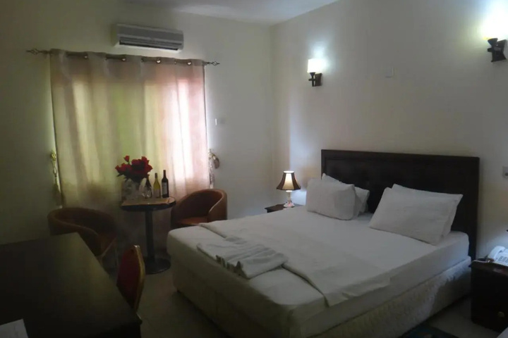 Room 4 of 22