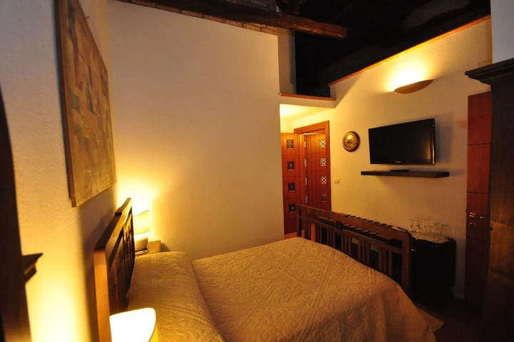 Room 5 of 14