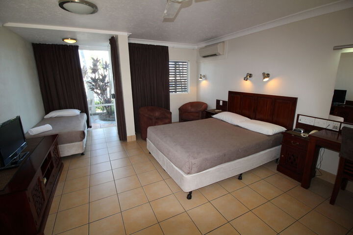 Room 5 of 28