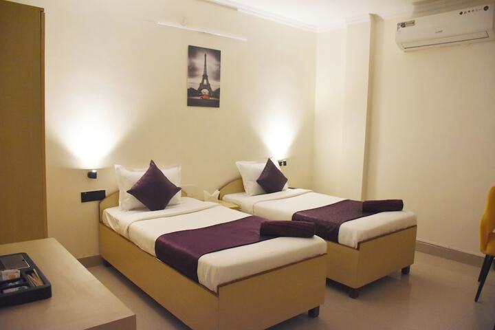 Room 6 of 14