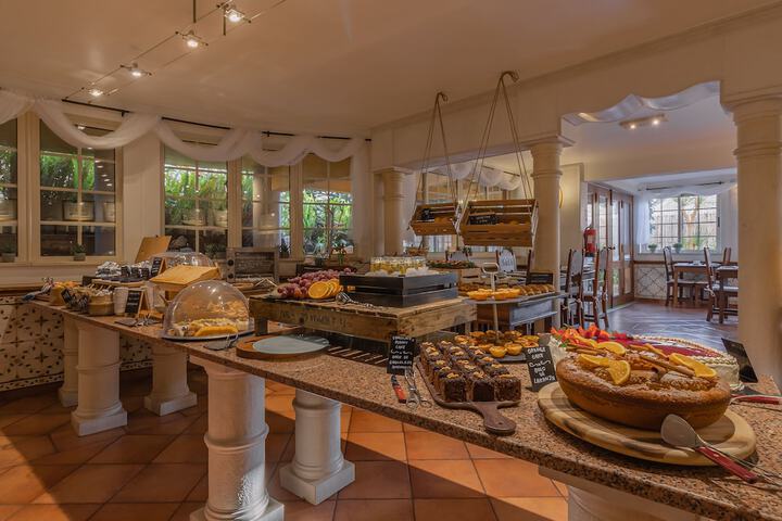 Breakfast/Coffee Service 102 of 133
