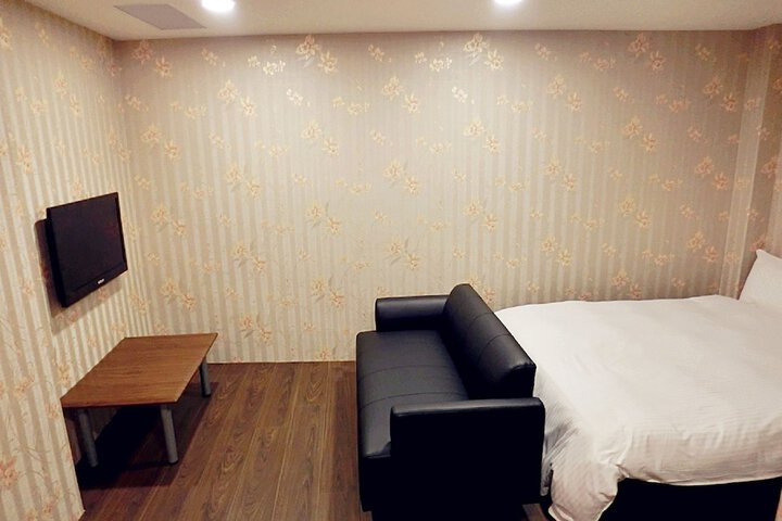 Room 8 of 67