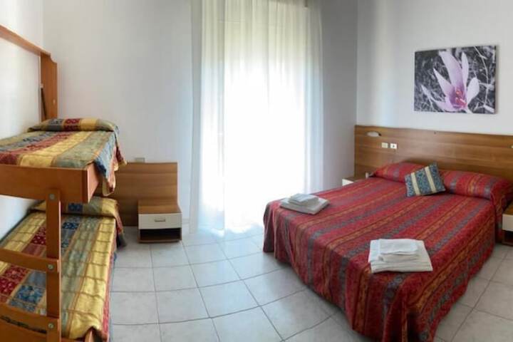 Room 4 of 8