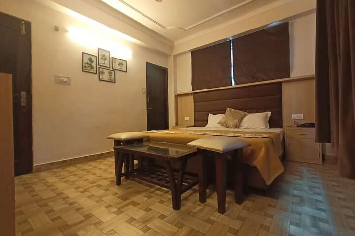 Room 12 of 21