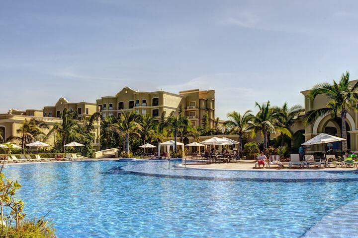 Hotel with Pool