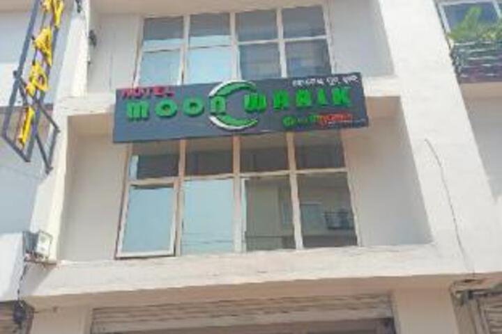 Hotel Moon Waalk