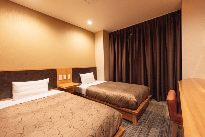 Room 4 of 38