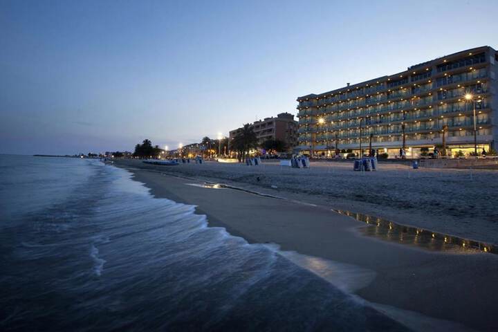 Exterior of Hotel Allon Mediterrània
