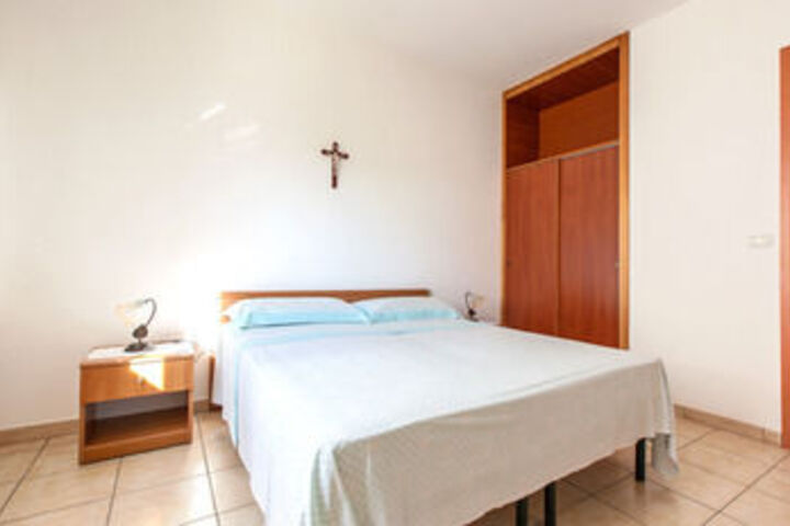 Room 7 of 14
