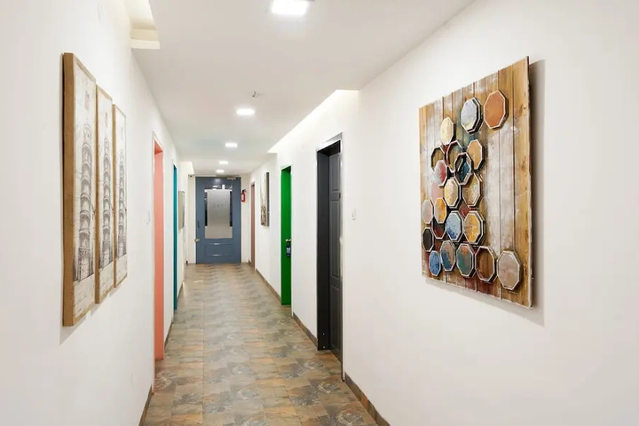Room 9 of 11