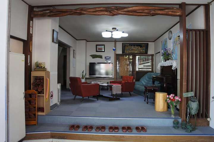 Room 11 of 25