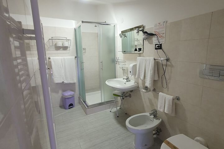 Room 18 of 48