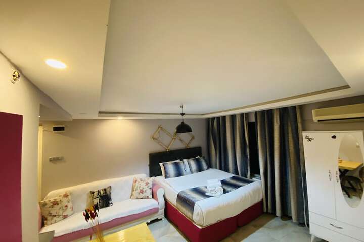 Room 14 of 32