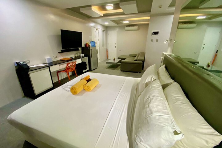 Room 52 of 403