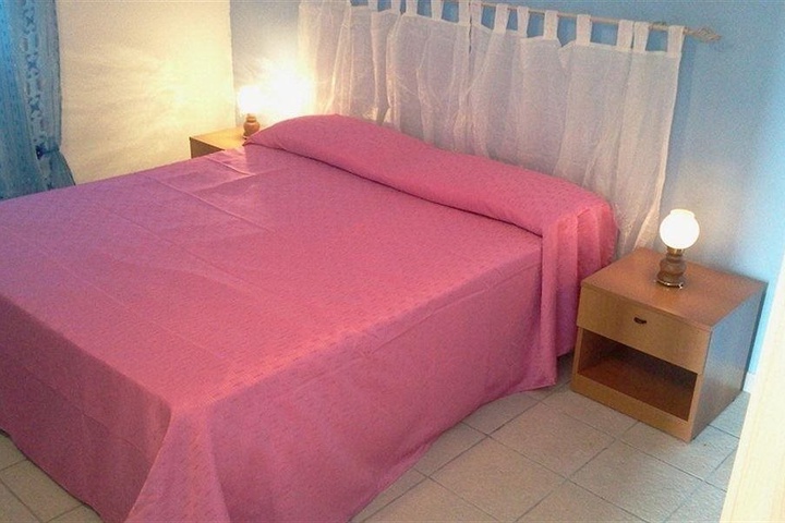Room 5 of 9