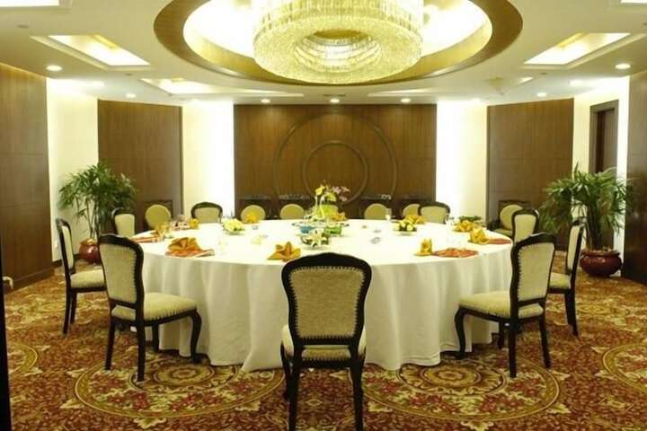 Ballroom/Hall 16 of 21