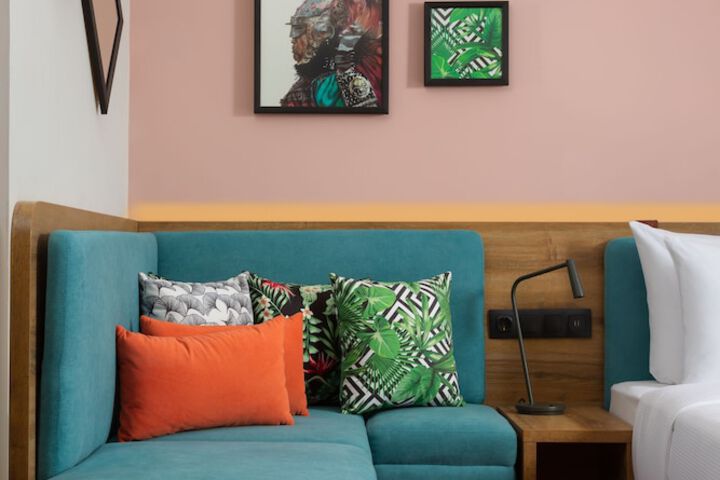 Room 4 of 38