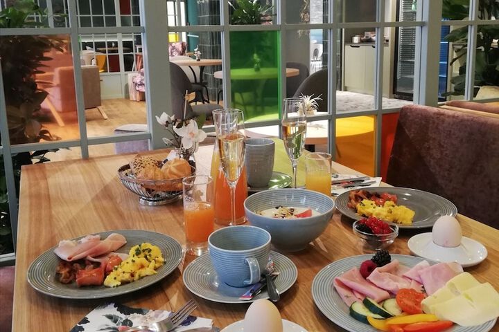 Breakfast/Coffee Service 45 of 57