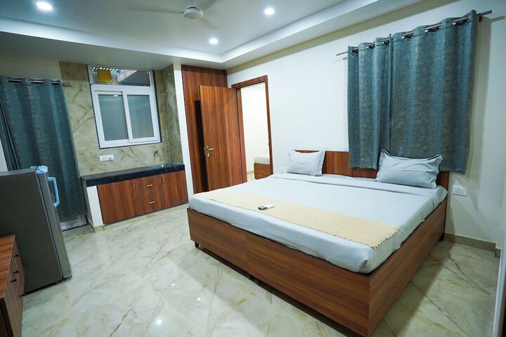 Room 52 of 77