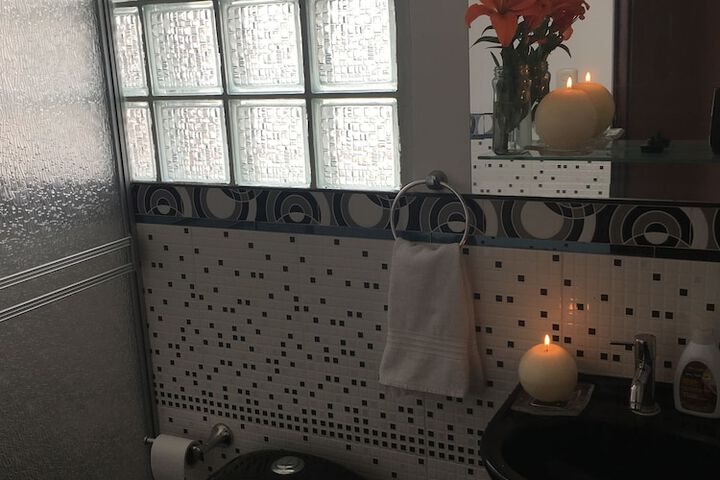 Room 8 of 34