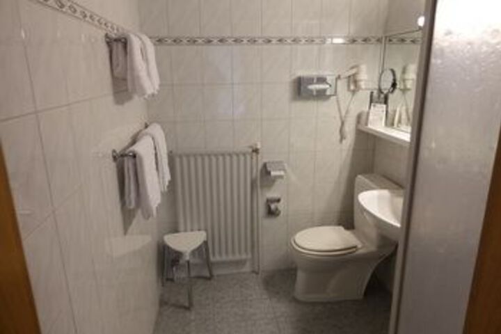 Room 4 of 47