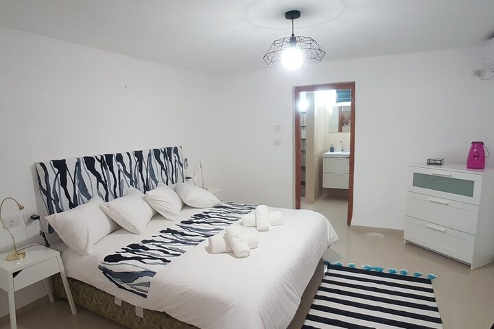 Room 3 of 38