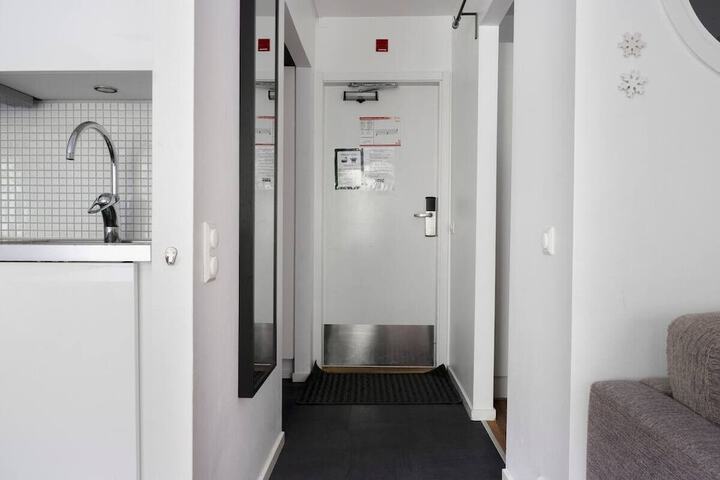 Room 303 of 865