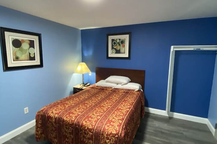1 Queen Bed (40 of 69)