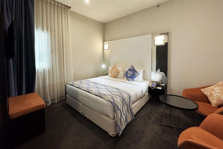 Room 30 of 74