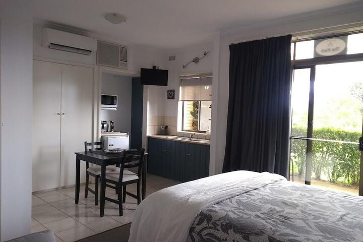 Room 5 of 32