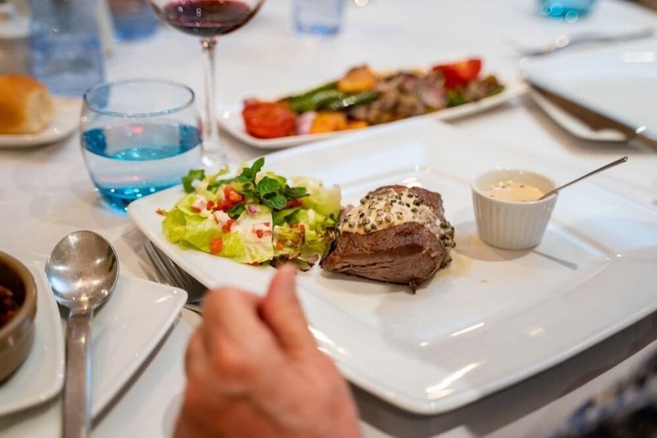 Dining 30 of 39