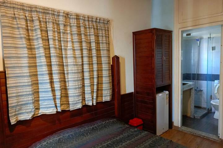 Room 16 of 30