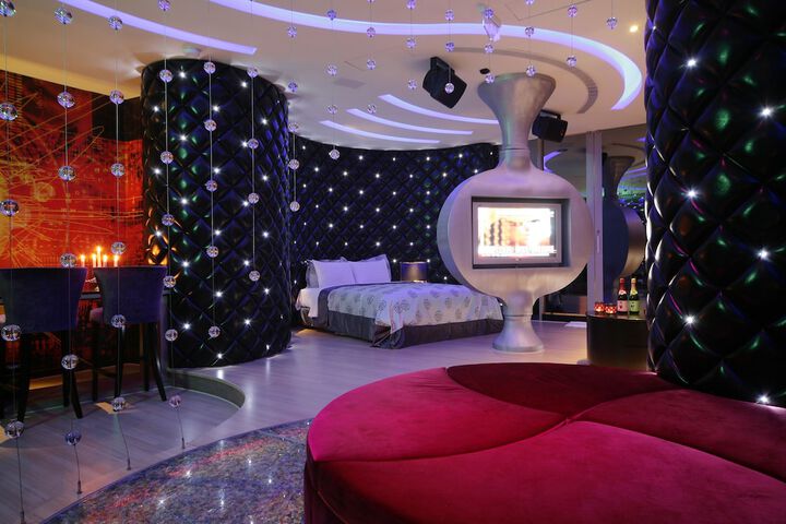 Room 30 of 65