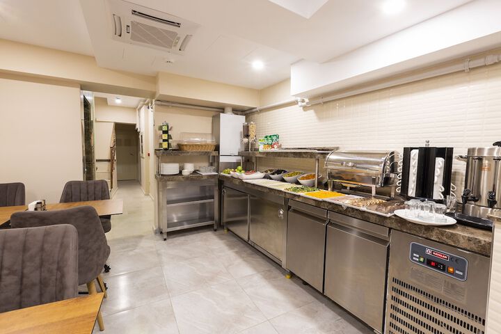 Dining 19 of 26