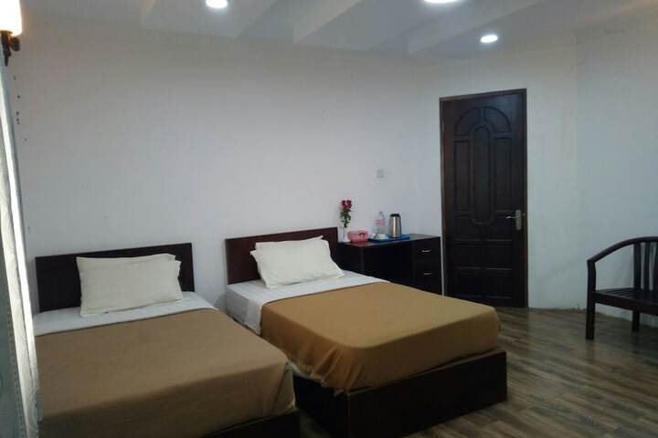 Room 17 of 33