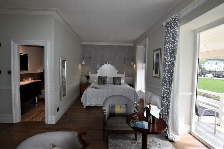 Room 105 of 240