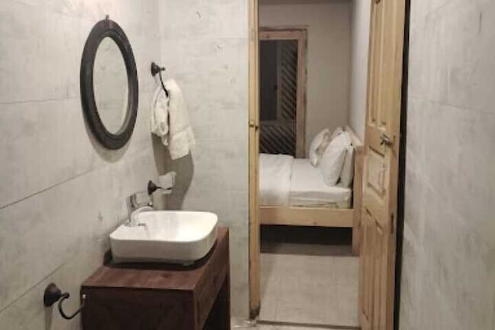 Room 5 of 15