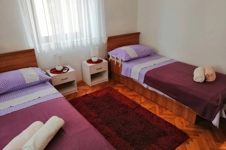 Room 4 of 22