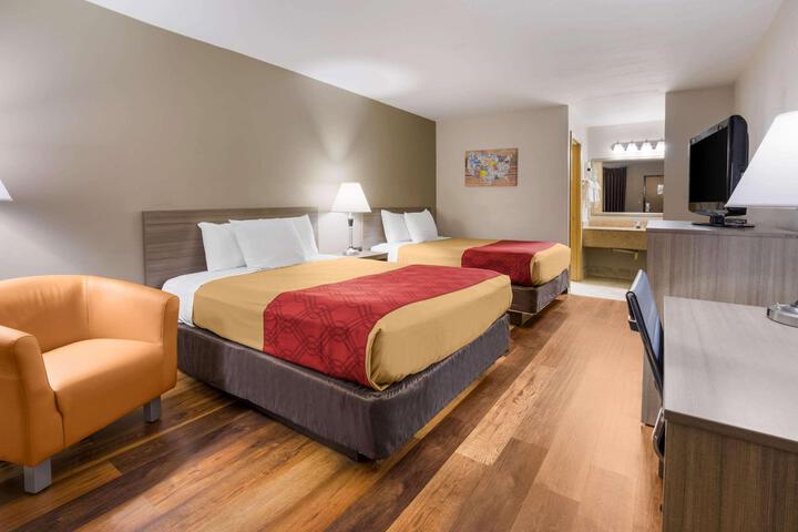 2 Queen Beds (7 of 7)