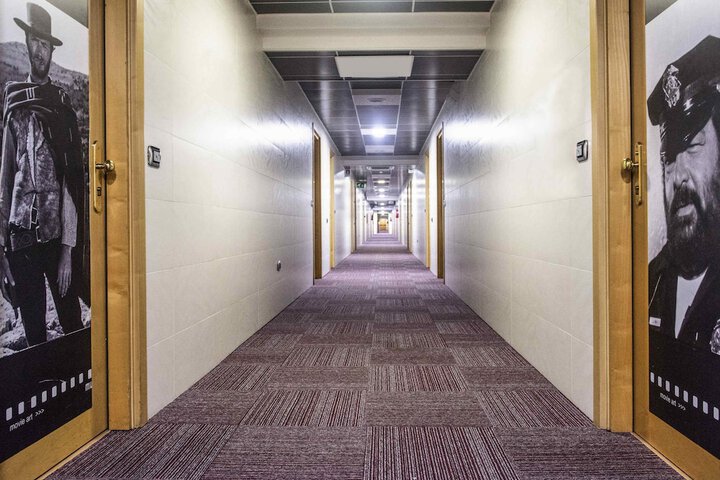Ballroom/Hall 82 of 97