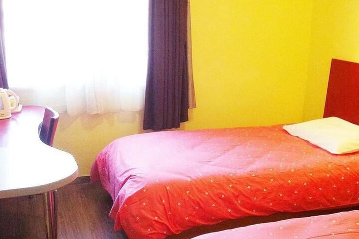 Room 8 of 11