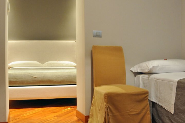 Room 7 of 72