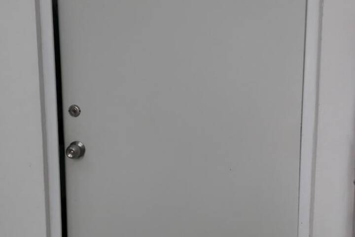 Room 27 of 68