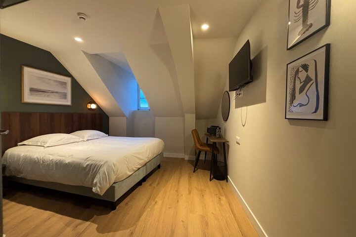 Room 28 of 51