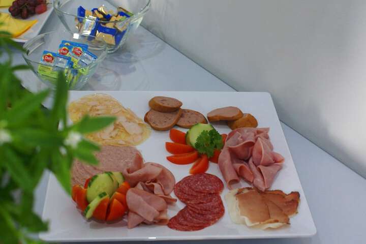 Dining 25 of 42
