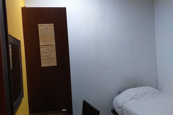 Room 23 of 31