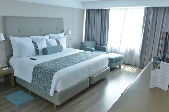 Room 26 of 221