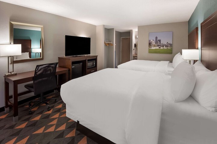 2 Queen Beds (1 of 7)